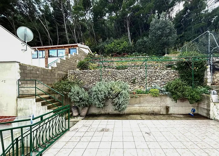 Apartment Gorgeous In With House Sea View